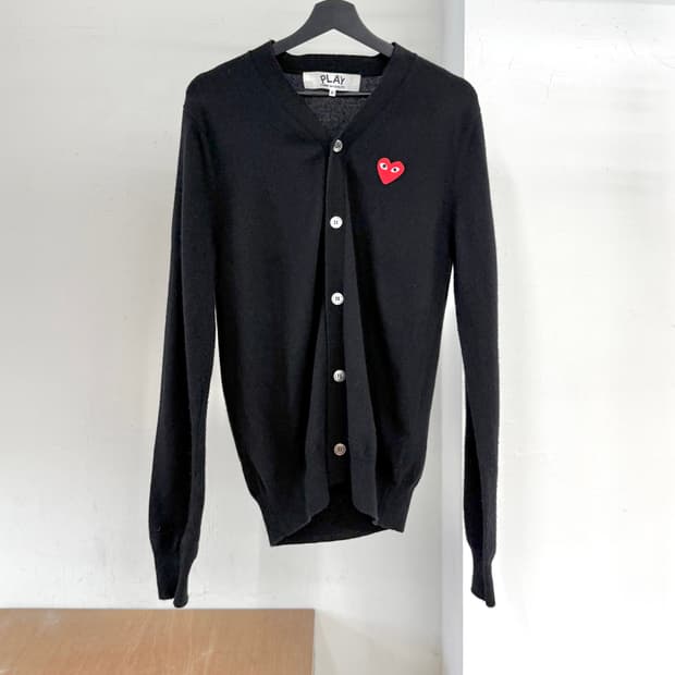 꼼데가르송 플레이 블랙 레드 하트패치 가디건