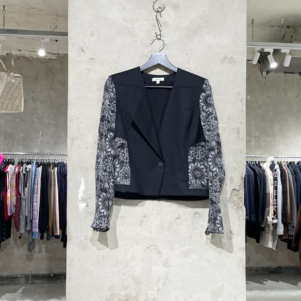 헬무트랭 블랙 쉬폰 1B 크롭 블레이저