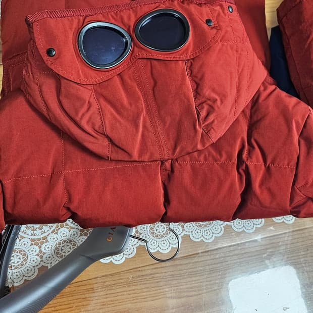 CP컴퍼니 노르지 패딩 [레드] [95] 판매합니다 (정품/상태좋음)