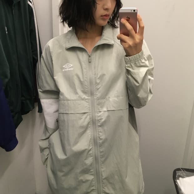 엄브로 클래식 웜업 바람막이