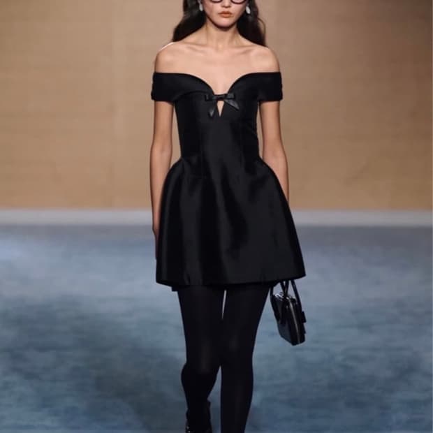 -최종가- (새제품) 슈슈통 미니 커브드 드레스