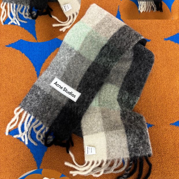 아크네 스튜디오 모헤어 머플러 목도리