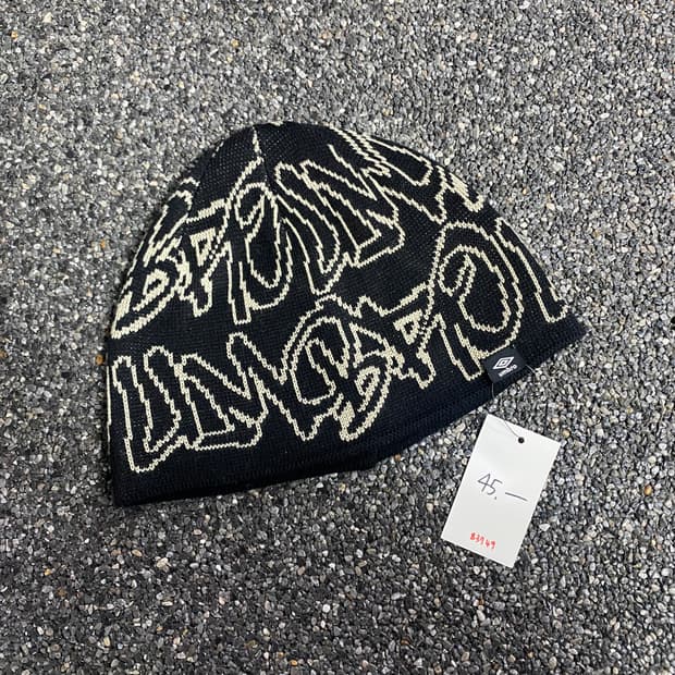 엄브로 리버시블 블레싱 비니 B3749