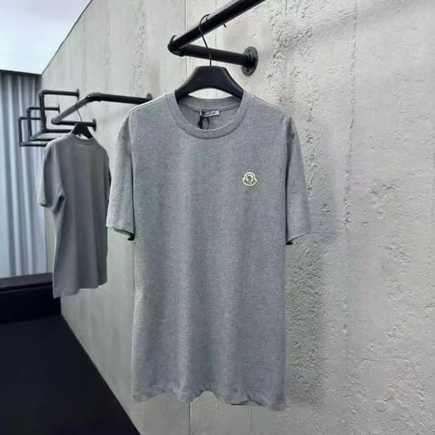 [몽클;레어] 새상품 / 반팔 / 약 105 사이즈