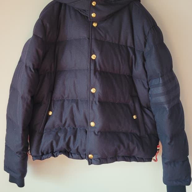 정품 톰브라운 울/캐시미어 금장 패딩 네이비 *유일매물