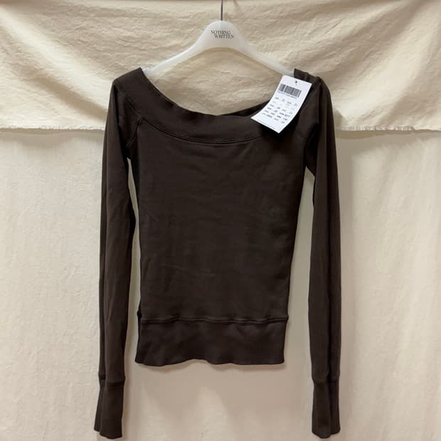 브랜디멜빌 오픈숄더 티셔츠