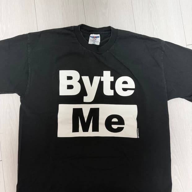 [L]VINTAGE 1990S 'BYTE ME' T-SHIRT