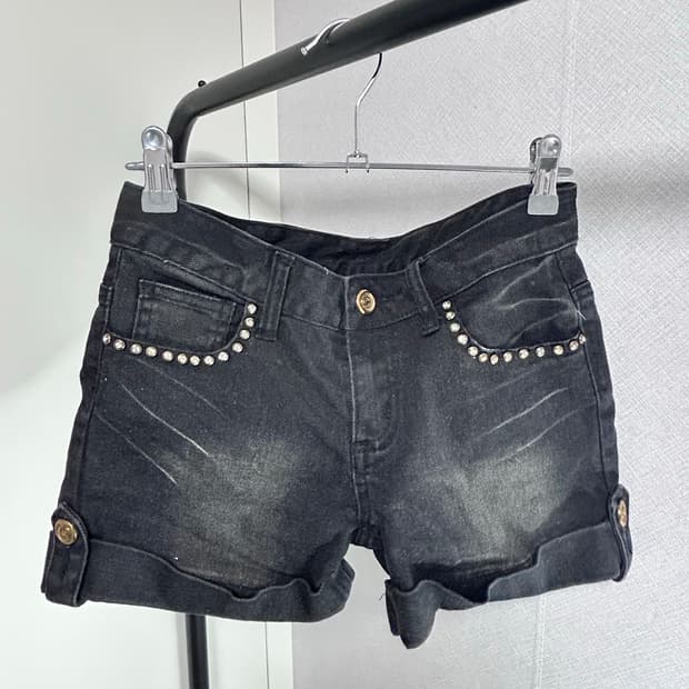 블랙, 마이크로 쇼츠