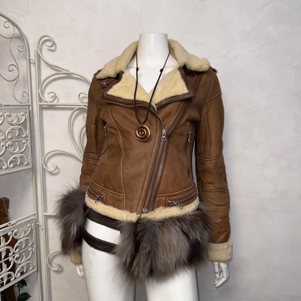 Theguy chestnut lamb skin fur mustang