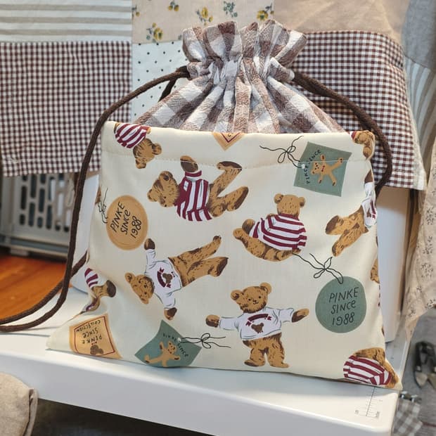 핸드메이드 곰무늬 스트링 파우치