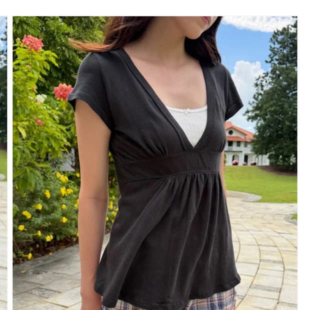 Brandy Melville Naia top black