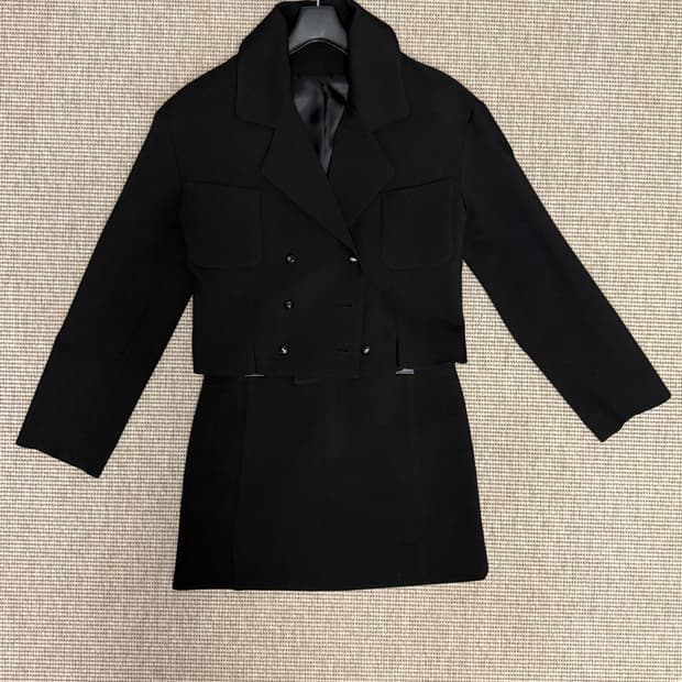 Grove 그로브 노라 자켓&스커트 셋업 블랙