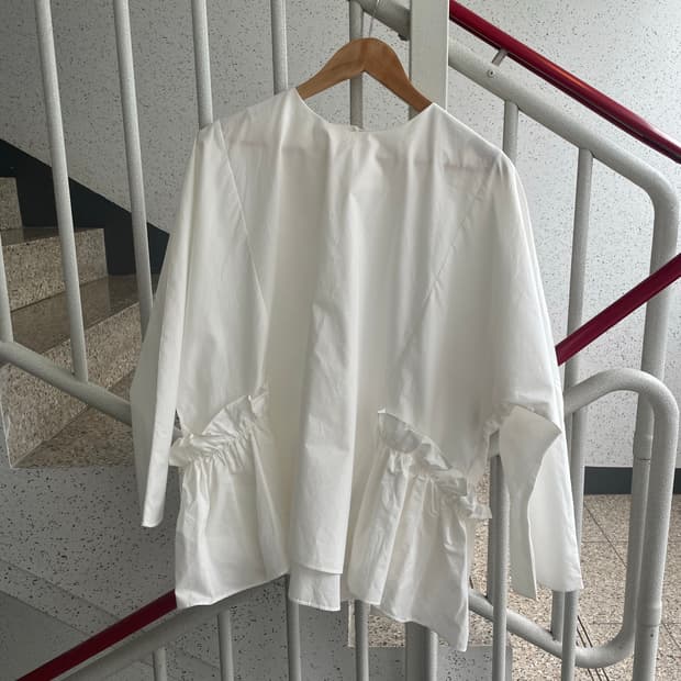 pocket frill blouse