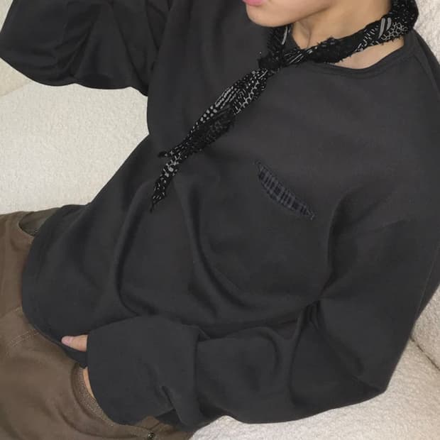 체크인 포켓 롱 슬리브_차콜