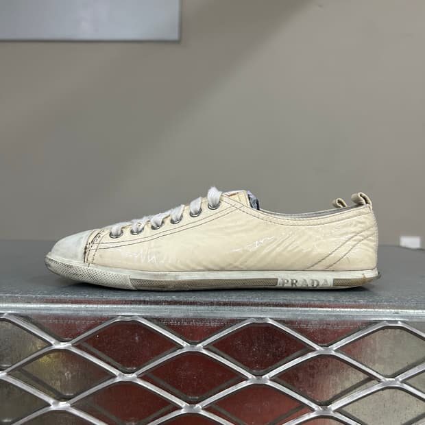 프라다 클래식 레드탭 스니커즈 35.5