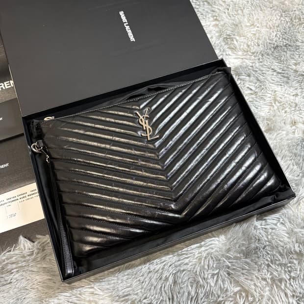 입생로랑 마틀라세 클러치 M사이즈 은장