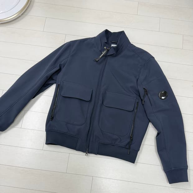 cp컴퍼니 cp shell-R   50 사이즈 네이비 색상  사진 조금전