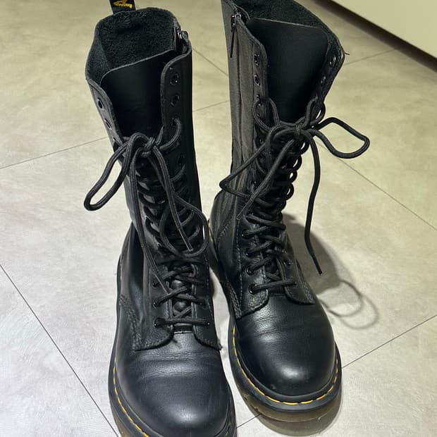 Dr. Martens 1b99