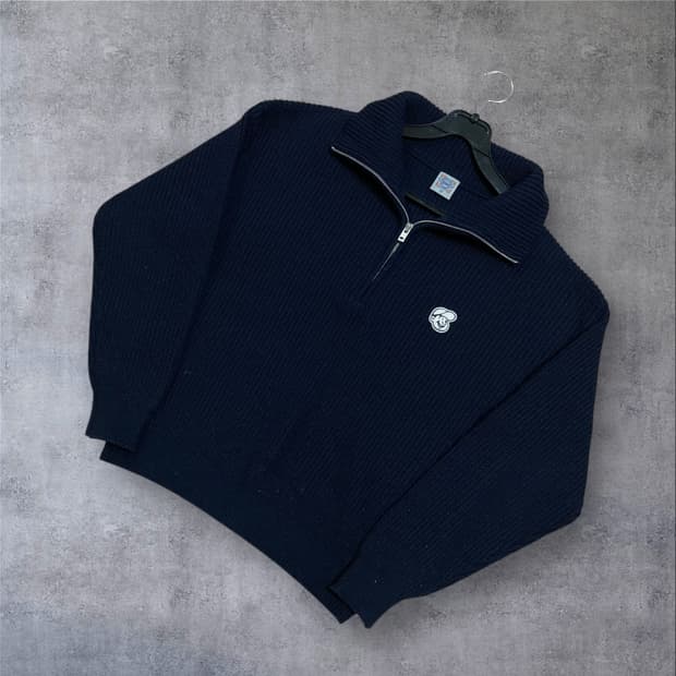 이벳필드 스몰 로고 네이비 하프 집업 니트