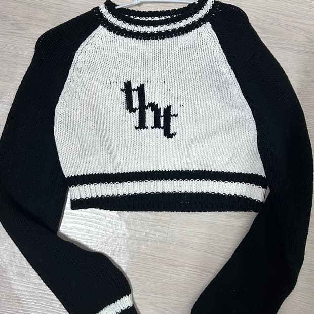 쓰리타임즈 자카드 스웻셔츠 미니 크롭 니트