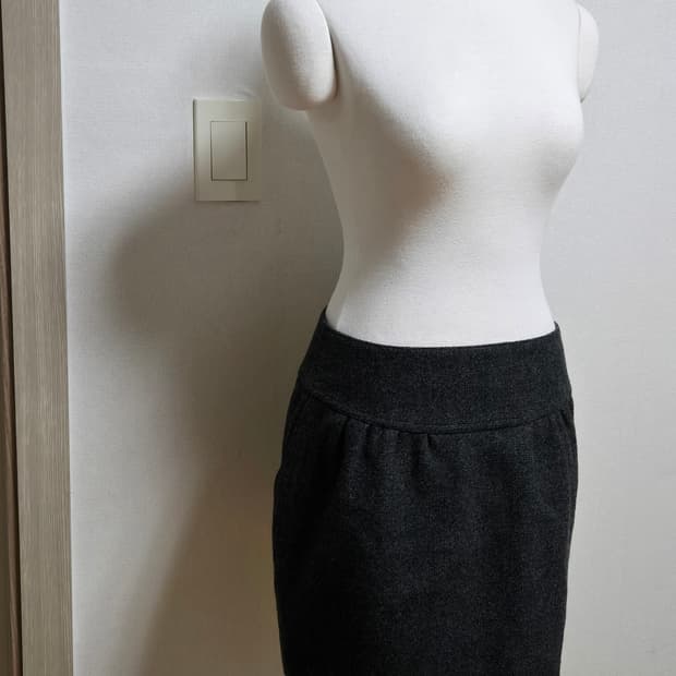 아떼 바네사브루노 울 스커트