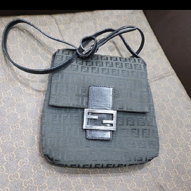 펜디 바게트 크로스백