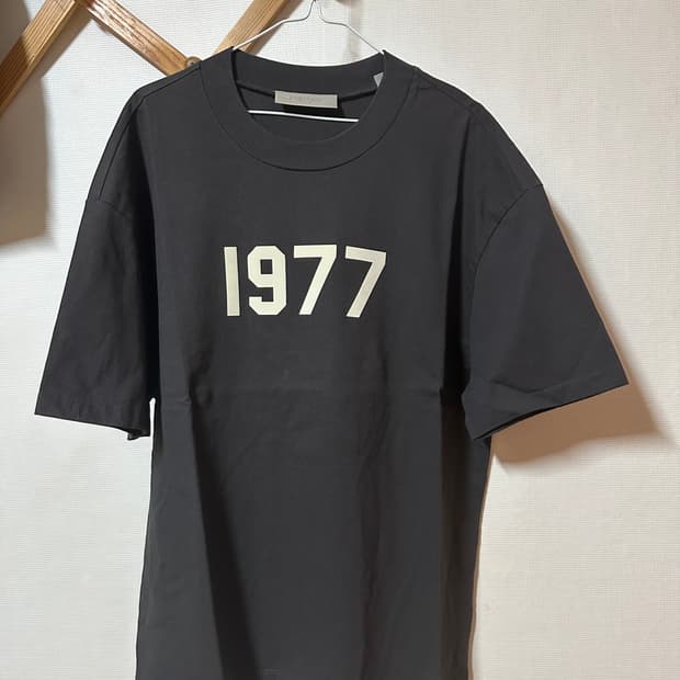 피오갓 에센셜 1977 티셔츠 M사이즈 블랙