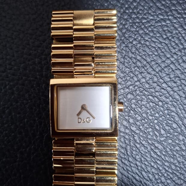 (마지막특가) 돌체앤가바나 금장 사각 시계