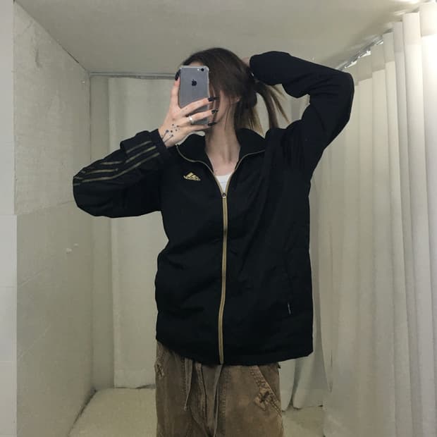아디다스 블랙앤골드 트랙 바람막이