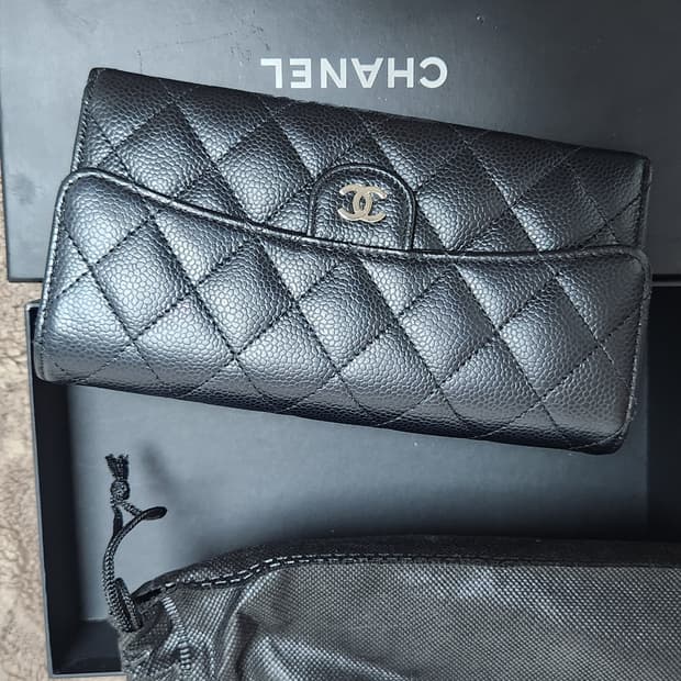 샤넬 캐비어 은장 퀼팅 장지갑(26번대, 정품감정서 있음)