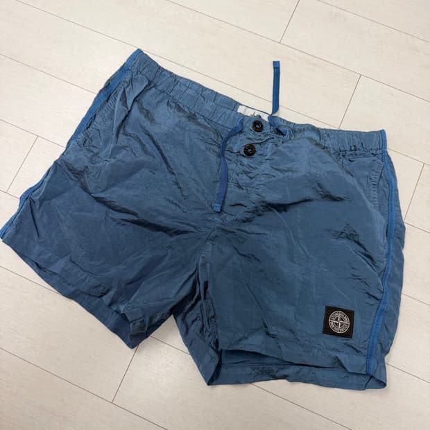 스톤아일랜드 반바지 L 사이즈 상태 9.6/10  사진찍고 절대 안입습니