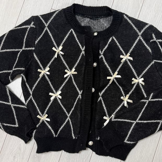 리본 크롭 아가일 니트 가디건