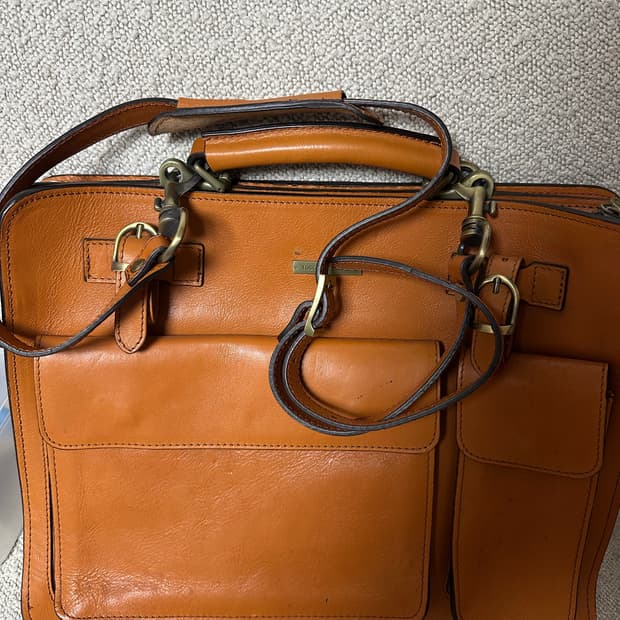 베라펠레 이태리 수제 가죽 서류 가방 팝니다