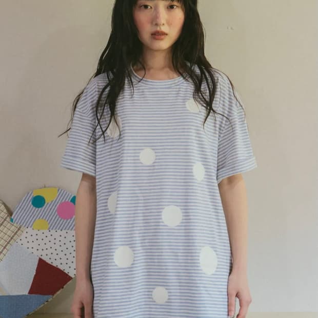 더뮤지엄비지터 글로시 버블 반팔 (도트 반팔)