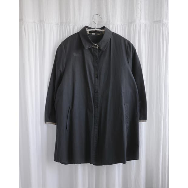 Black minimul shirts