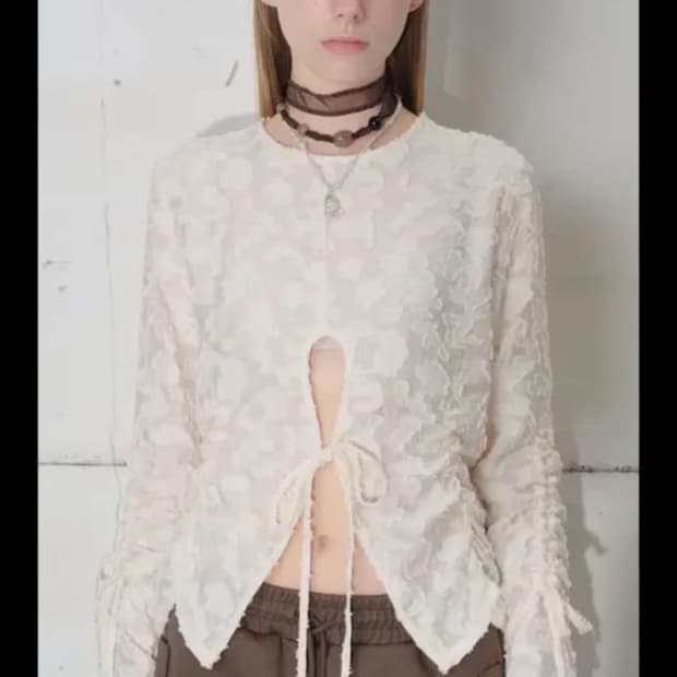타입서비스 Shirring Cut Out Top
