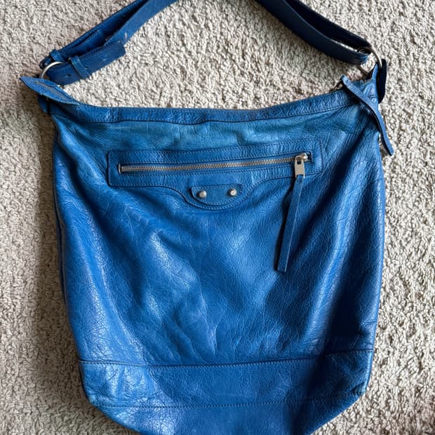 발렌시아가 클래식 데이 모터백