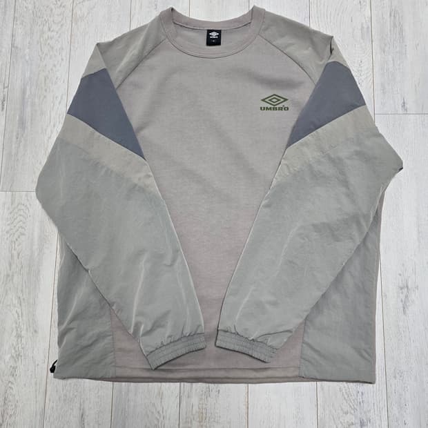 엄브로 스웻셔츠