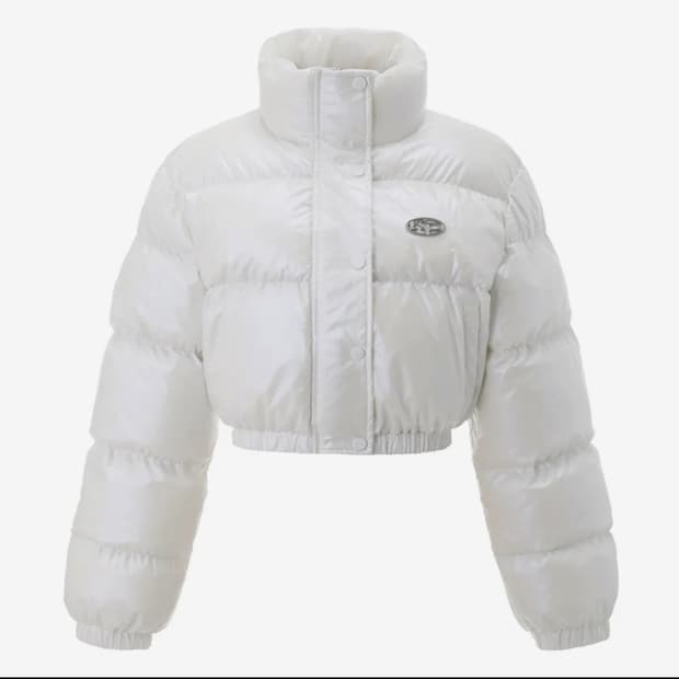 [새제품] 카키포인트 숏패딩 메탈 심볼 글로시 패딩 화이트