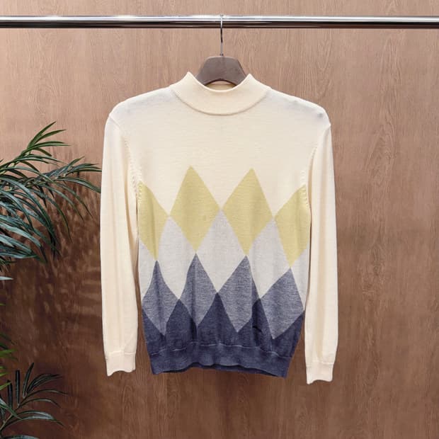 버버리 울 하프넥 니트 아가일 패턴 로고 자수 디테일 베이지 그레이