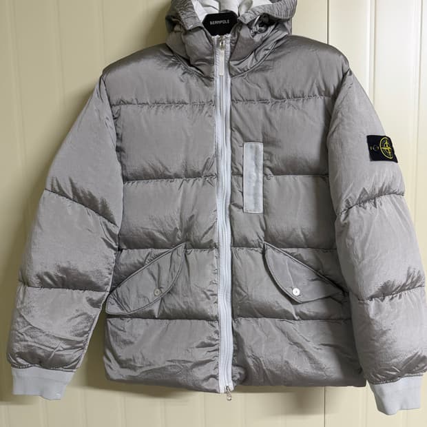 스톤 아일랜드 나일론 메탈 에코닐 재생 나일론 패딩