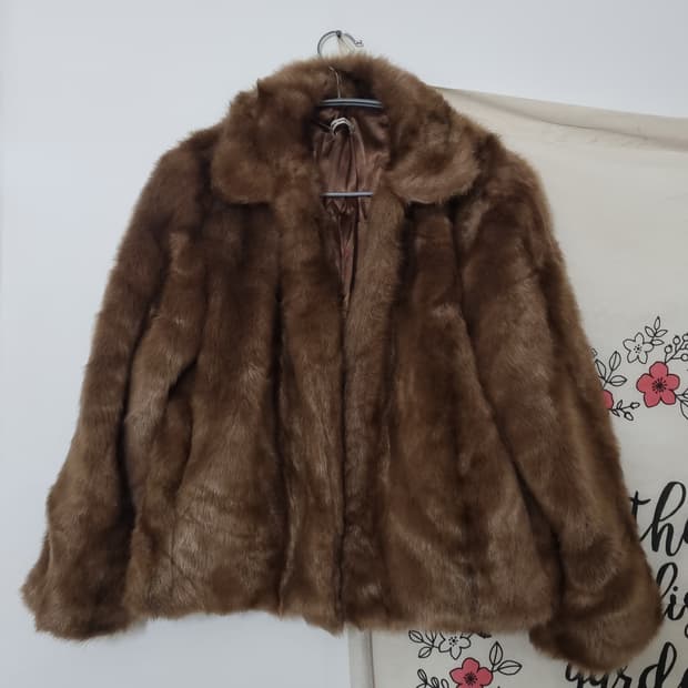 WE ARE 브라운 퍼 코트 F