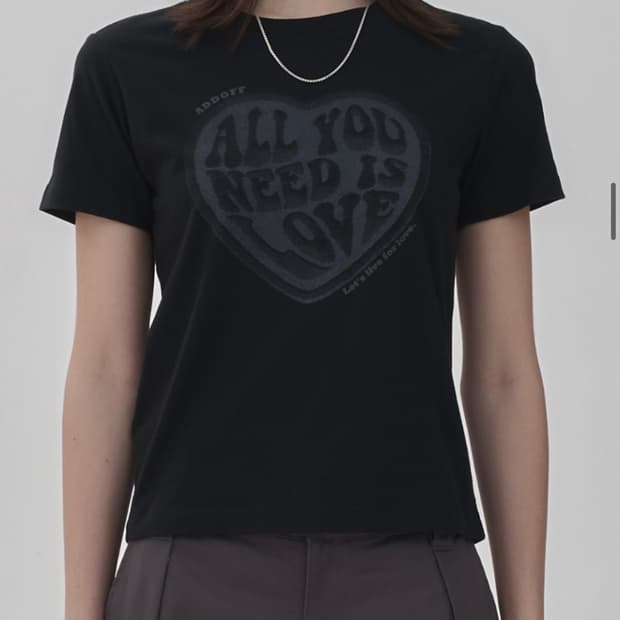 애드오프 NEED LOVE GIRL T-SHIRT BLACK