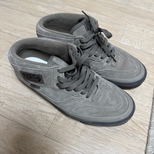 반스 볼트 x 더블탭스 OG 하프캡 LX 코요태 250