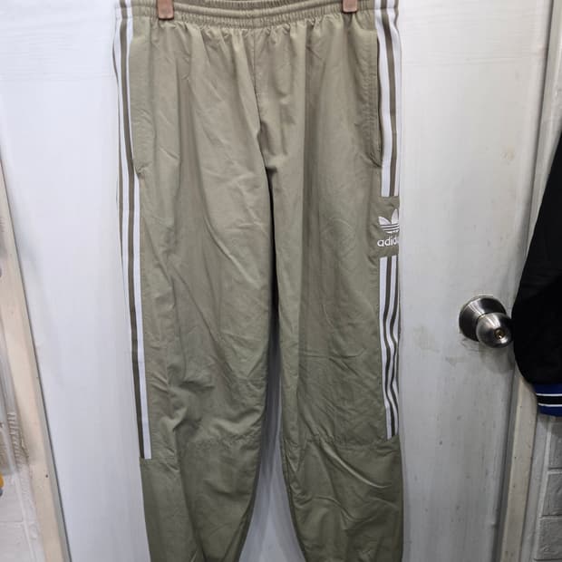 L,100 )) adidas 아디다스 조거팬츠 바지! 카키색상!