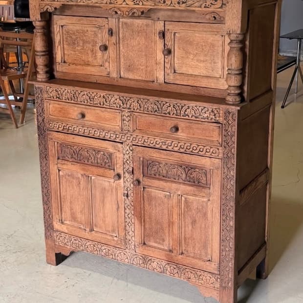 빈티지가구 앤틱가구 영국 오크 카빙 코트 컵보드 캐비넷