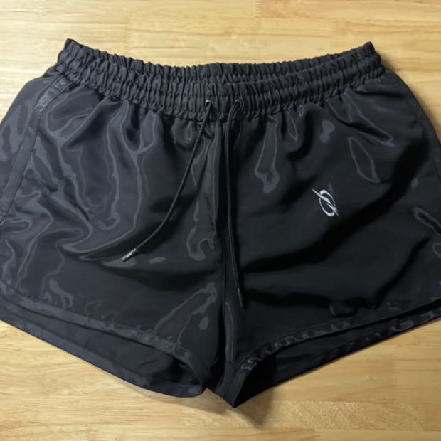 51퍼센트 비치웨어 [Logo swim shorts - Black]