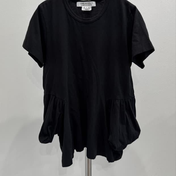꼼데가르송 꼼꼼 19ss 사이드 벌룬 프릴 티셔츠