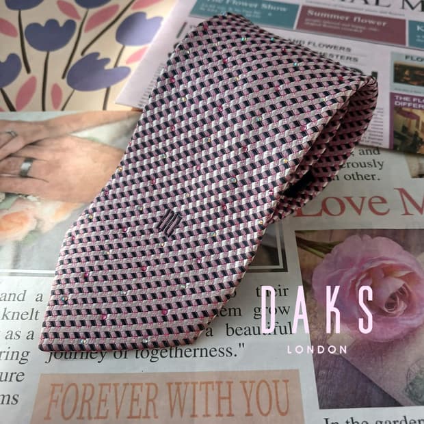 닥스 실크 핑크&버건디 지오메트릭 넥타이 8.3cm A등급 A18962
