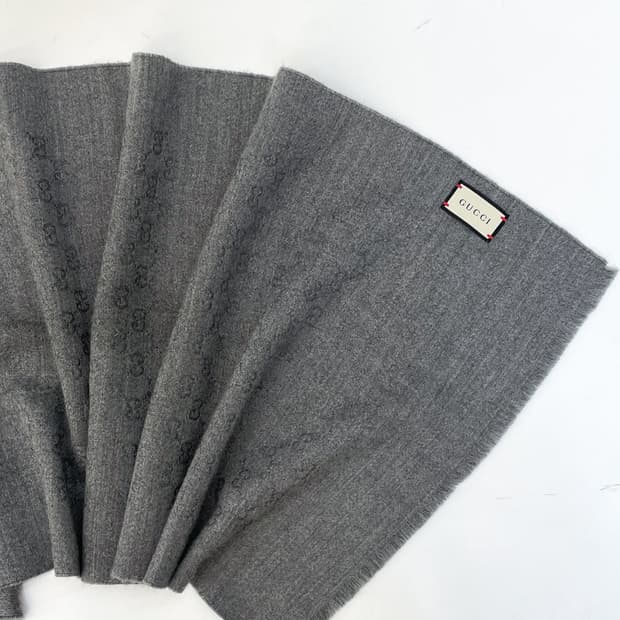 구찌 GG 모노그램 캐시미어 차콜 스카프